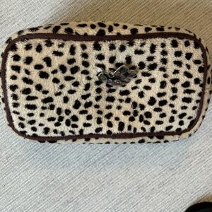 💙Furry cheetah cosmetic bag: EUC